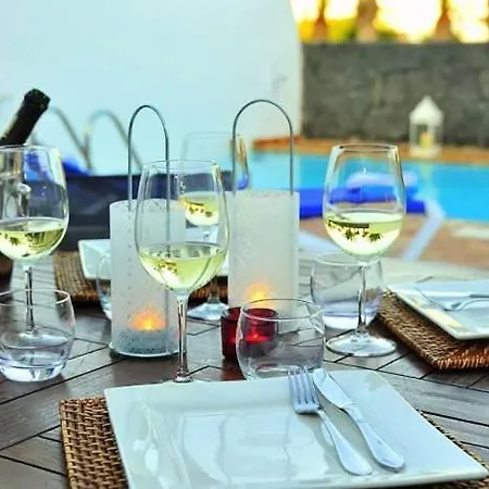 Playa Blanca Sleeps 6 Pool Air Con Wifi