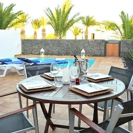 Playa Blanca Sleeps 6 Pool Air Con Wifi Appartement